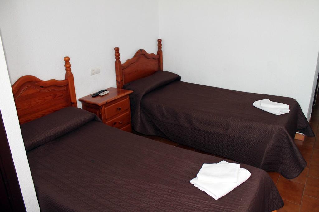 Hostal Montilla Sotogrande Torreguadiaro Exteriör bild